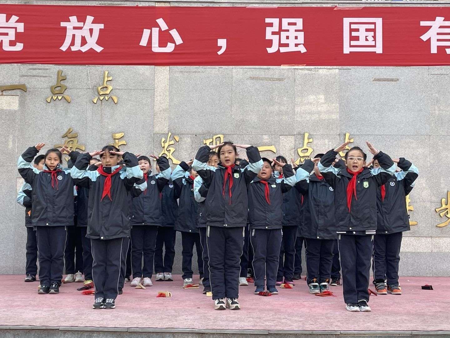 携手迎冬奥，一起向未来---记建宁小学四（3）中队主题晨会 (2).JPG